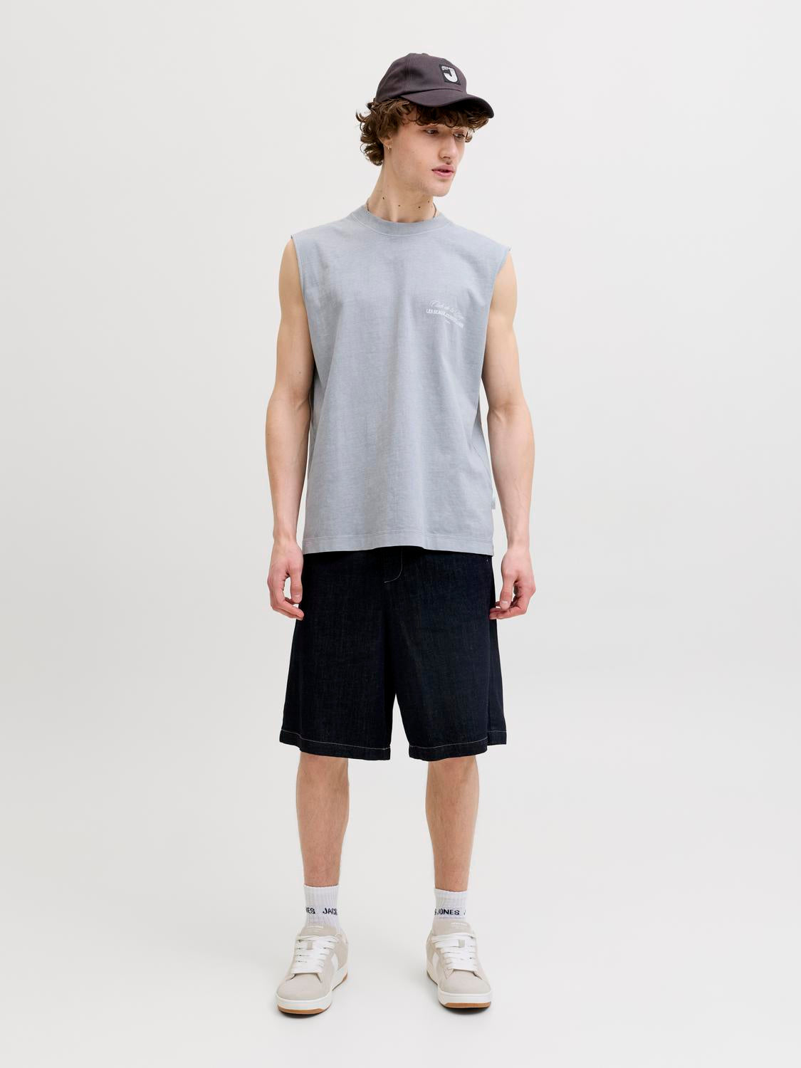 model_shot-front_full